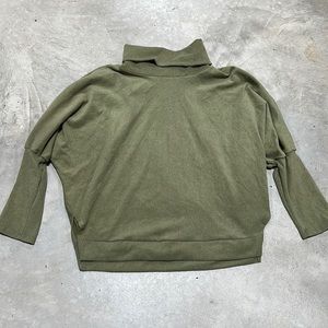 Sage green polyester/spandex Super Soft‎ Comfy top / Size XL /. fashion brand